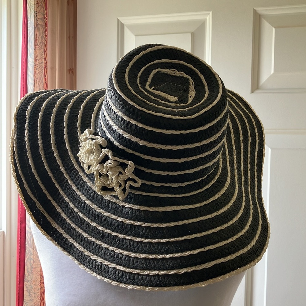 Women’s Wide Brim Summer Straw Hat